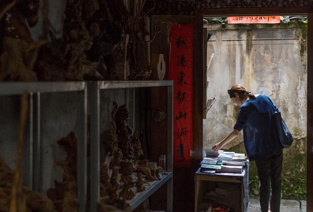 ways to travel responsibly